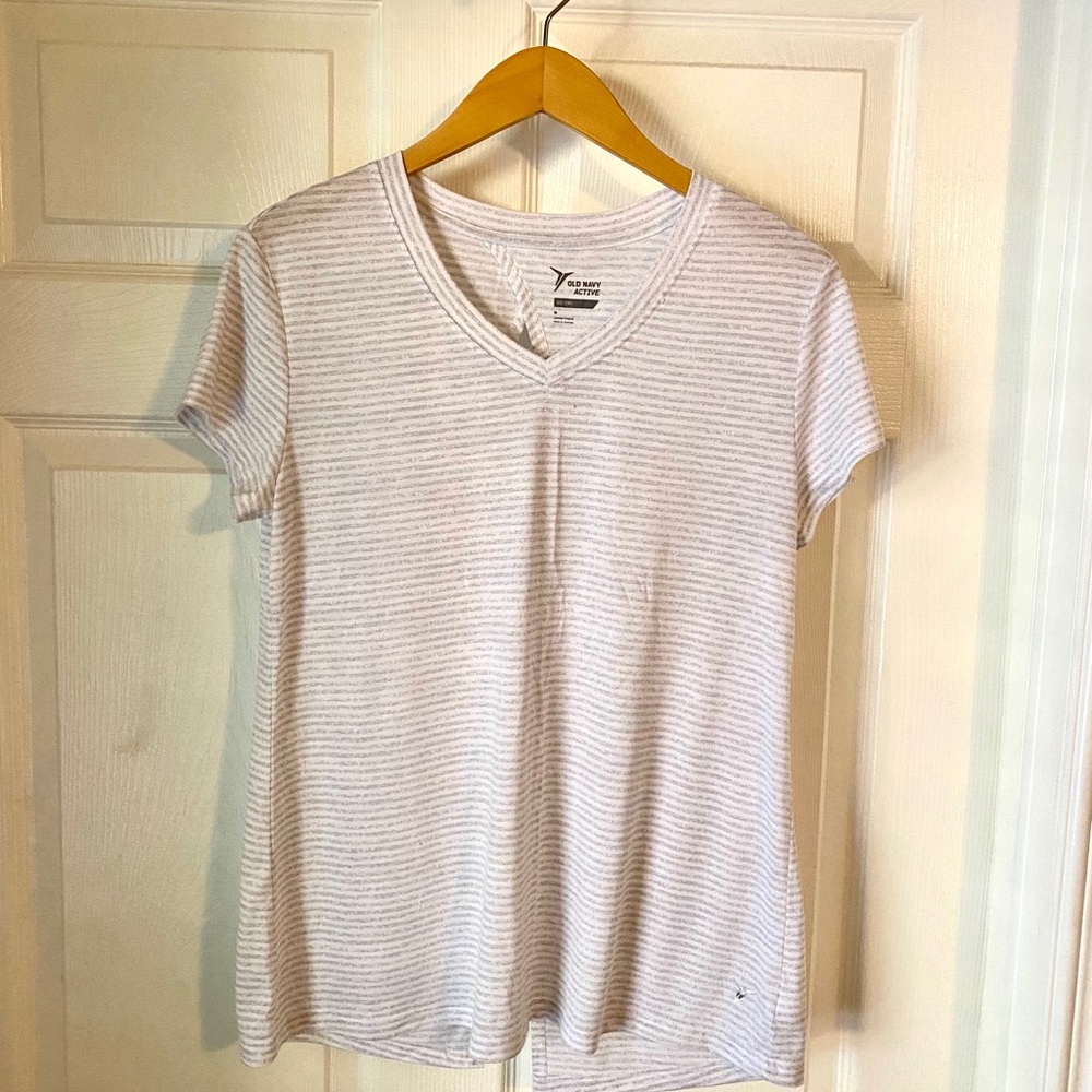 EUC Women's Old Navy Active Top SZ M